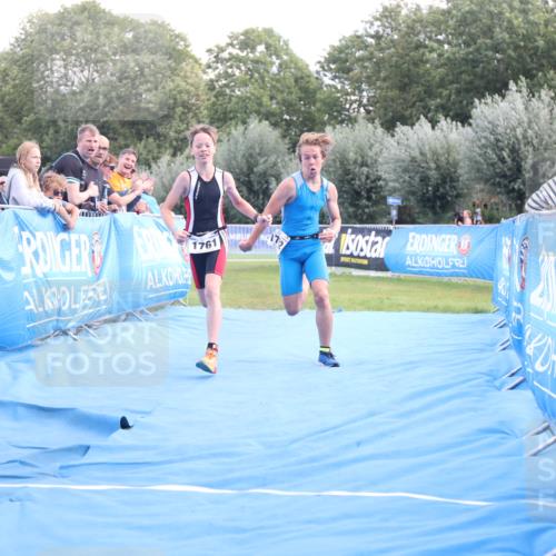 25.08.2024 - Elbe Triathlon Hamburg H.Heesch http://msf.ph/oto/6882123 25.08.2024 12:43:13 Ziel 1761, 1762 meine-sportfotos.de