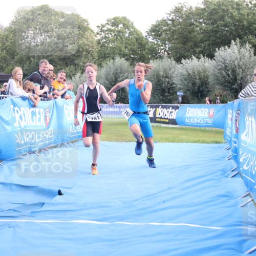 25.08.2024 - Elbe Triathlon Hamburg H.Heesch http://msf.ph/oto/6882125 25.08.2024 12:43:13 Ziel 1761, 1762 meine-sportfotos.de