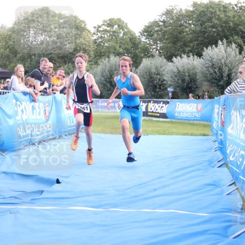 25.08.2024 - Elbe Triathlon Hamburg H.Heesch http://msf.ph/oto/6882127 25.08.2024 12:43:13 Ziel 1761, 1762 meine-sportfotos.de