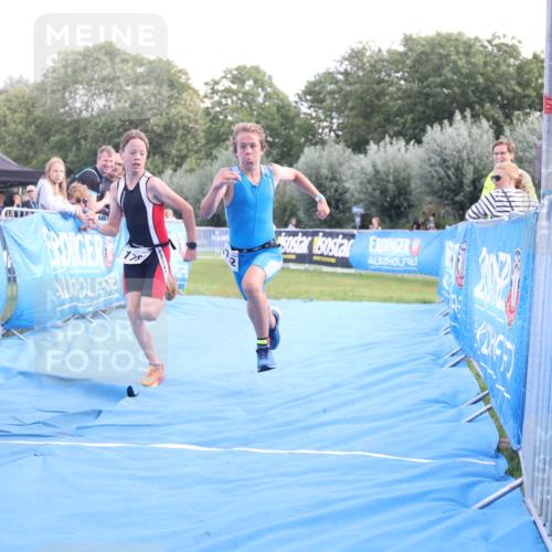 25.08.2024 - Elbe Triathlon Hamburg H.Heesch http://msf.ph/oto/6882128 25.08.2024 12:43:13 Ziel 1761, 1762 meine-sportfotos.de