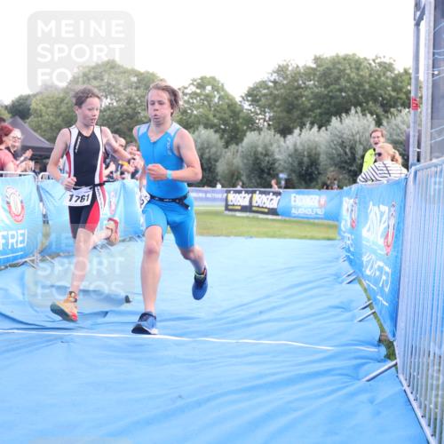 25.08.2024 - Elbe Triathlon Hamburg H.Heesch http://msf.ph/oto/6882134 25.08.2024 12:43:13 Ziel 1761, 1762 meine-sportfotos.de