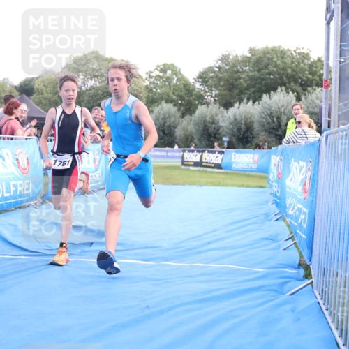 25.08.2024 - Elbe Triathlon Hamburg H.Heesch http://msf.ph/oto/6882135 25.08.2024 12:43:13 Ziel 1761, 1762 meine-sportfotos.de