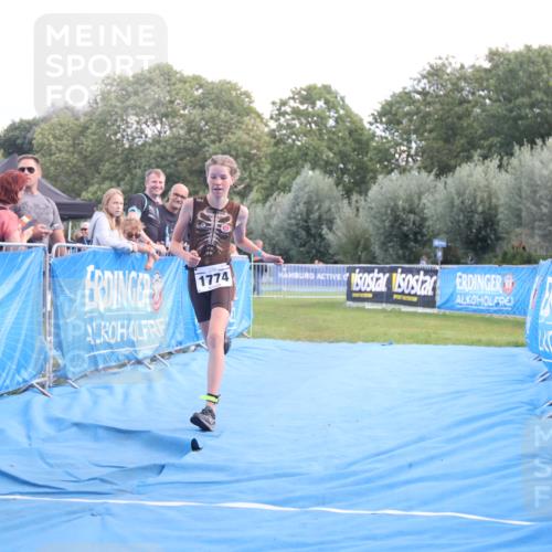 25.08.2024 - Elbe Triathlon Hamburg H.Heesch http://msf.ph/oto/6882144 25.08.2024 12:43:21 Ziel 1761, 1762, 1774 meine-sportfotos.de