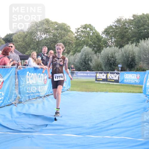 25.08.2024 - Elbe Triathlon Hamburg H.Heesch http://msf.ph/oto/6882145 25.08.2024 12:43:21 Ziel 1761, 1762, 1774 meine-sportfotos.de