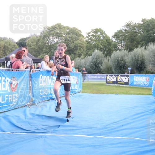 25.08.2024 - Elbe Triathlon Hamburg H.Heesch http://msf.ph/oto/6882148 25.08.2024 12:43:21 Ziel 1761, 1762, 1774 meine-sportfotos.de