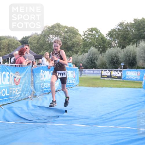 25.08.2024 - Elbe Triathlon Hamburg H.Heesch http://msf.ph/oto/6882149 25.08.2024 12:43:21 Ziel 1761, 1762, 1774 meine-sportfotos.de