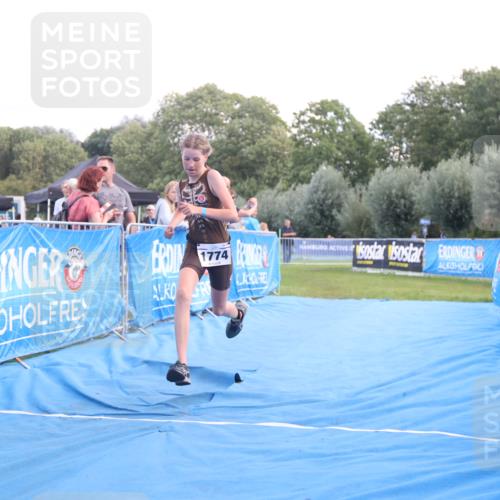 25.08.2024 - Elbe Triathlon Hamburg H.Heesch http://msf.ph/oto/6882150 25.08.2024 12:43:21 Ziel 1761, 1762, 1774 meine-sportfotos.de