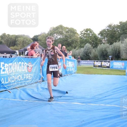 25.08.2024 - Elbe Triathlon Hamburg H.Heesch http://msf.ph/oto/6882153 25.08.2024 12:43:21 Ziel 1761, 1762, 1774 meine-sportfotos.de