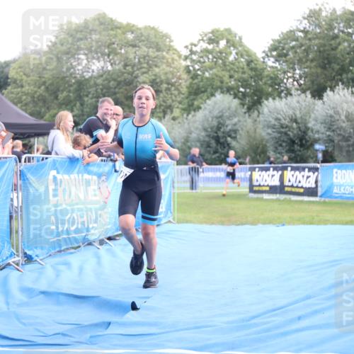 25.08.2024 - Elbe Triathlon Hamburg H.Heesch http://msf.ph/oto/6882195 25.08.2024 12:43:55 Ziel 1744, 1745 meine-sportfotos.de