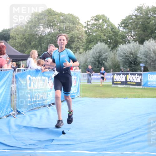 25.08.2024 - Elbe Triathlon Hamburg H.Heesch http://msf.ph/oto/6882197 25.08.2024 12:43:55 Ziel 1744, 1745 meine-sportfotos.de