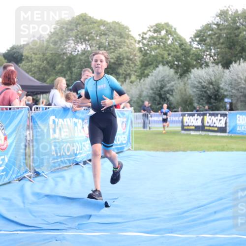 25.08.2024 - Elbe Triathlon Hamburg H.Heesch http://msf.ph/oto/6882198 25.08.2024 12:43:56 Ziel 1744, 1745 meine-sportfotos.de