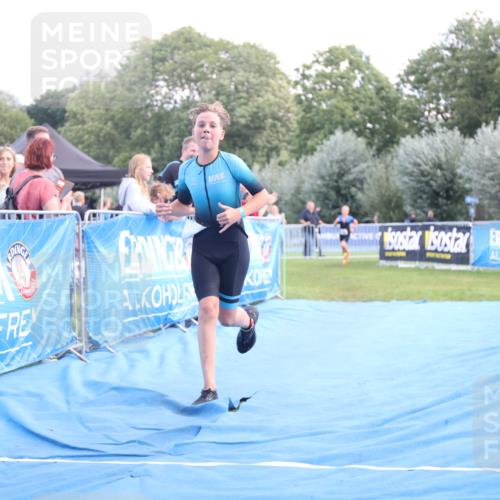 25.08.2024 - Elbe Triathlon Hamburg H.Heesch http://msf.ph/oto/6882199 25.08.2024 12:43:56 Ziel 1744, 1745 meine-sportfotos.de