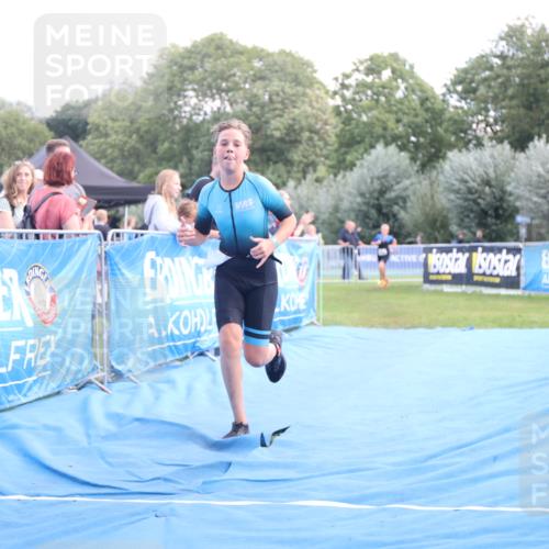 25.08.2024 - Elbe Triathlon Hamburg H.Heesch http://msf.ph/oto/6882200 25.08.2024 12:43:56 Ziel 1744, 1745 meine-sportfotos.de