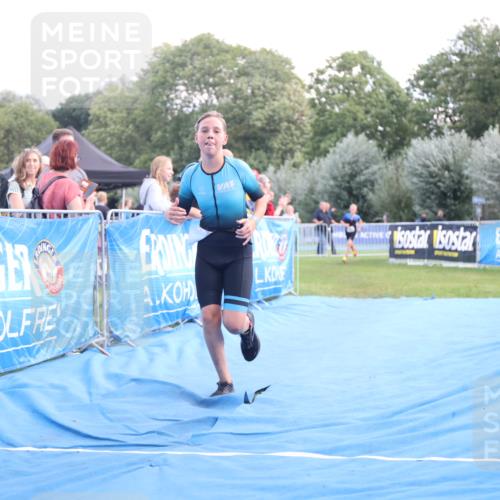 25.08.2024 - Elbe Triathlon Hamburg H.Heesch http://msf.ph/oto/6882201 25.08.2024 12:43:56 Ziel 1744, 1745 meine-sportfotos.de