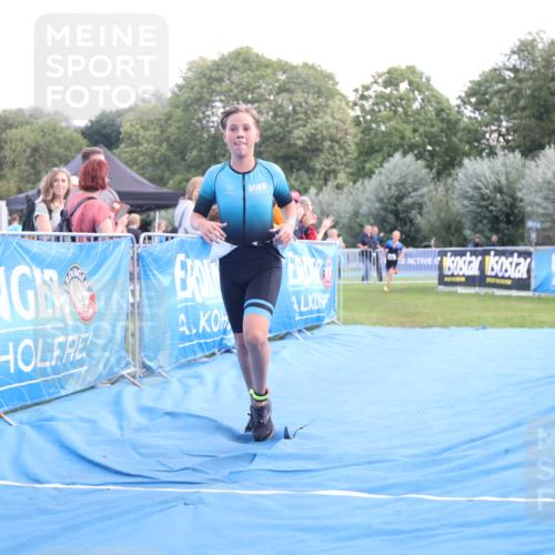 25.08.2024 - Elbe Triathlon Hamburg H.Heesch http://msf.ph/oto/6882203 25.08.2024 12:43:56 Ziel 1744, 1745 meine-sportfotos.de
