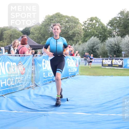 25.08.2024 - Elbe Triathlon Hamburg H.Heesch http://msf.ph/oto/6882204 25.08.2024 12:43:56 Ziel 1744, 1745 meine-sportfotos.de