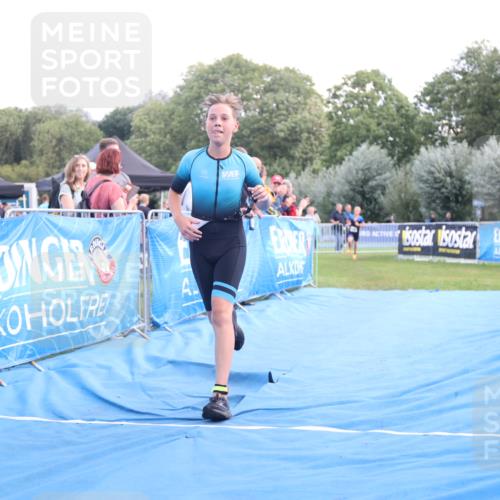 25.08.2024 - Elbe Triathlon Hamburg H.Heesch http://msf.ph/oto/6882206 25.08.2024 12:43:56 Ziel 1744, 1745 meine-sportfotos.de