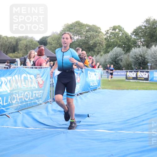 25.08.2024 - Elbe Triathlon Hamburg H.Heesch http://msf.ph/oto/6882209 25.08.2024 12:43:56 Ziel 1744, 1745 meine-sportfotos.de