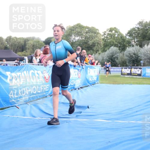 25.08.2024 - Elbe Triathlon Hamburg H.Heesch http://msf.ph/oto/6882212 25.08.2024 12:43:56 Ziel 1744, 1745 meine-sportfotos.de