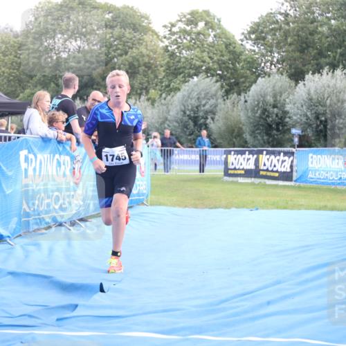 25.08.2024 - Elbe Triathlon Hamburg H.Heesch http://msf.ph/oto/6882217 25.08.2024 12:44:02 Ziel 1744, 1745 meine-sportfotos.de