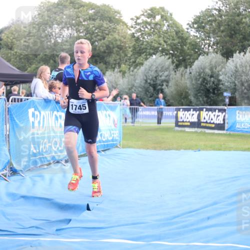 25.08.2024 - Elbe Triathlon Hamburg H.Heesch http://msf.ph/oto/6882220 25.08.2024 12:44:02 Ziel 1744, 1745 meine-sportfotos.de