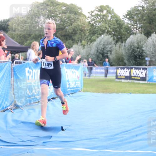 25.08.2024 - Elbe Triathlon Hamburg H.Heesch http://msf.ph/oto/6882222 25.08.2024 12:44:02 Ziel 1744, 1745 meine-sportfotos.de