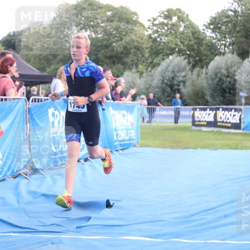 25.08.2024 - Elbe Triathlon Hamburg H.Heesch http://msf.ph/oto/6882223 25.08.2024 12:44:02 Ziel 1744, 1745 meine-sportfotos.de