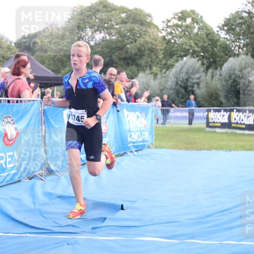 25.08.2024 - Elbe Triathlon Hamburg H.Heesch http://msf.ph/oto/6882225 25.08.2024 12:44:02 Ziel 1744, 1745 meine-sportfotos.de