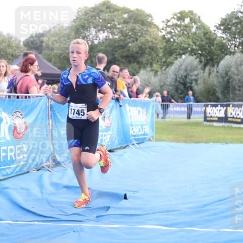 25.08.2024 - Elbe Triathlon Hamburg H.Heesch http://msf.ph/oto/6882226 25.08.2024 12:44:03 Ziel 1744, 1745 meine-sportfotos.de