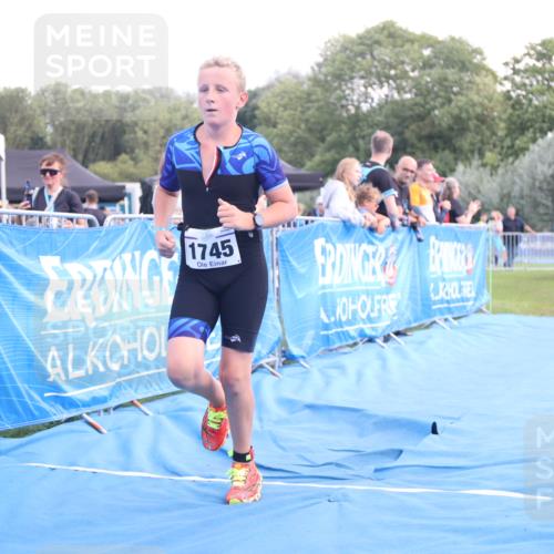 25.08.2024 - Elbe Triathlon Hamburg H.Heesch http://msf.ph/oto/6882234 25.08.2024 12:44:03 Ziel 1744, 1745 meine-sportfotos.de