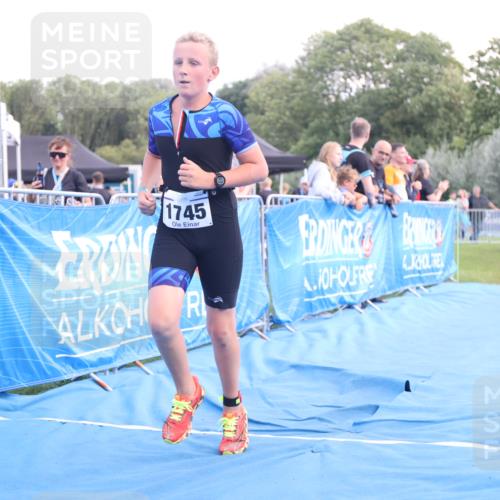 25.08.2024 - Elbe Triathlon Hamburg H.Heesch http://msf.ph/oto/6882235 25.08.2024 12:44:03 Ziel 1744, 1745 meine-sportfotos.de