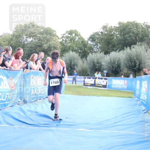 25.08.2024 - Elbe Triathlon Hamburg H.Heesch http://msf.ph/oto/6882407 25.08.2024 12:47:28 Ziel 1749 meine-sportfotos.de
