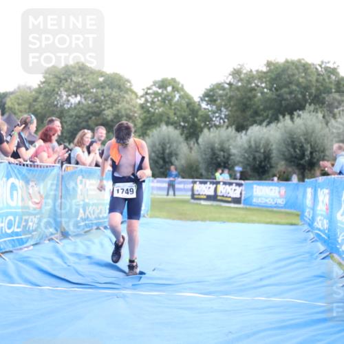 25.08.2024 - Elbe Triathlon Hamburg H.Heesch http://msf.ph/oto/6882408 25.08.2024 12:47:28 Ziel 1749 meine-sportfotos.de