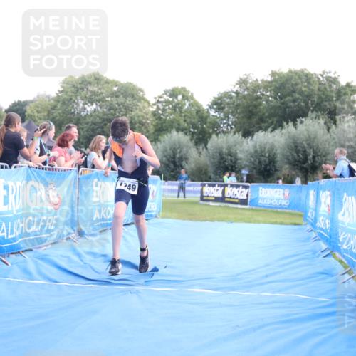 25.08.2024 - Elbe Triathlon Hamburg H.Heesch http://msf.ph/oto/6882410 25.08.2024 12:47:28 Ziel 1749 meine-sportfotos.de