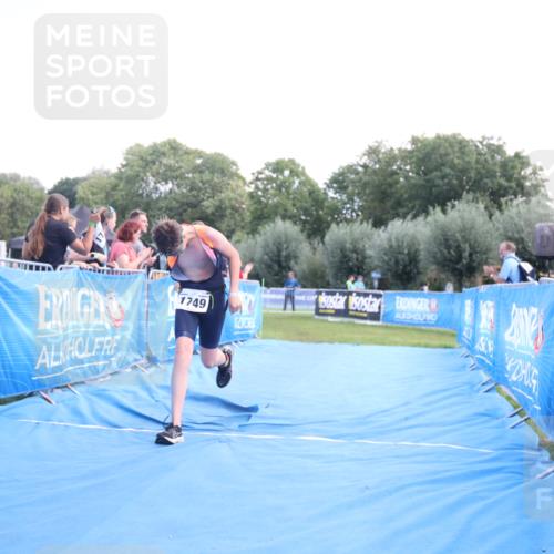 25.08.2024 - Elbe Triathlon Hamburg H.Heesch http://msf.ph/oto/6882413 25.08.2024 12:47:28 Ziel 1749 meine-sportfotos.de