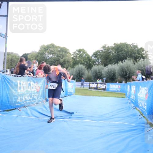 25.08.2024 - Elbe Triathlon Hamburg H.Heesch http://msf.ph/oto/6882415 25.08.2024 12:47:28 Ziel 1749 meine-sportfotos.de