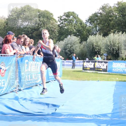 25.08.2024 - Elbe Triathlon Hamburg H.Heesch http://msf.ph/oto/6882500 25.08.2024 12:48:37 Ziel 1757 meine-sportfotos.de