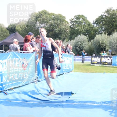 25.08.2024 - Elbe Triathlon Hamburg H.Heesch http://msf.ph/oto/6882504 25.08.2024 12:48:37 Ziel 1757 meine-sportfotos.de