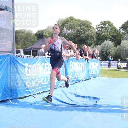 25.08.2024 - Elbe Triathlon Hamburg H.Heesch http://msf.ph/oto/6882508 25.08.2024 12:48:38 Ziel 1757 meine-sportfotos.de