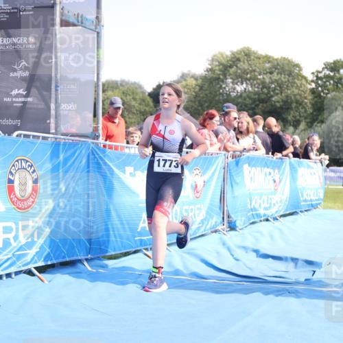 25.08.2024 - Elbe Triathlon Hamburg H.Heesch http://msf.ph/oto/6882534 25.08.2024 12:48:59 Ziel 1773 meine-sportfotos.de