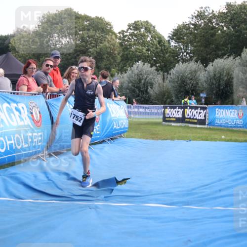 25.08.2024 - Elbe Triathlon Hamburg H.Heesch http://msf.ph/oto/6882591 25.08.2024 12:50:09 Ziel 1752 meine-sportfotos.de