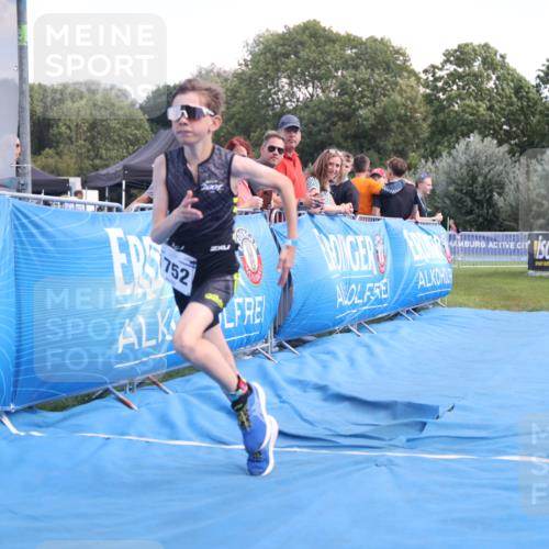 25.08.2024 - Elbe Triathlon Hamburg H.Heesch http://msf.ph/oto/6882593 25.08.2024 12:50:09 Ziel 1752 meine-sportfotos.de