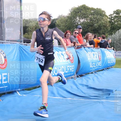 25.08.2024 - Elbe Triathlon Hamburg H.Heesch http://msf.ph/oto/6882595 25.08.2024 12:50:09 Ziel 1752 meine-sportfotos.de
