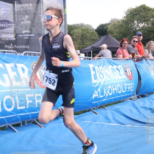 25.08.2024 - Elbe Triathlon Hamburg H.Heesch http://msf.ph/oto/6882598 25.08.2024 12:50:09 Ziel 1752 meine-sportfotos.de
