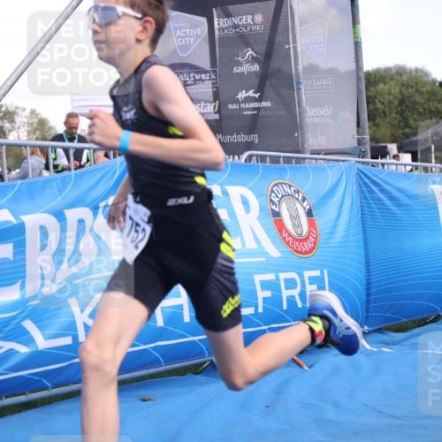 25.08.2024 - Elbe Triathlon Hamburg H.Heesch http://msf.ph/oto/6882601 25.08.2024 12:50:10 Ziel 1752 meine-sportfotos.de