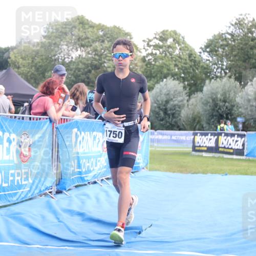 25.08.2024 - Elbe Triathlon Hamburg H.Heesch http://msf.ph/oto/6882637 25.08.2024 12:51:18 Ziel 1750 meine-sportfotos.de