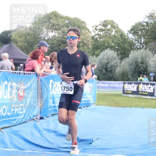 25.08.2024 - Elbe Triathlon Hamburg H.Heesch http://msf.ph/oto/6882640 25.08.2024 12:51:18 Ziel 1750 meine-sportfotos.de