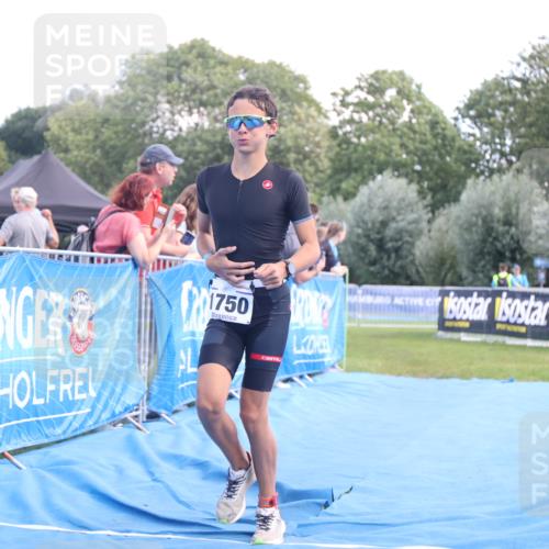 25.08.2024 - Elbe Triathlon Hamburg H.Heesch http://msf.ph/oto/6882641 25.08.2024 12:51:18 Ziel 1750 meine-sportfotos.de