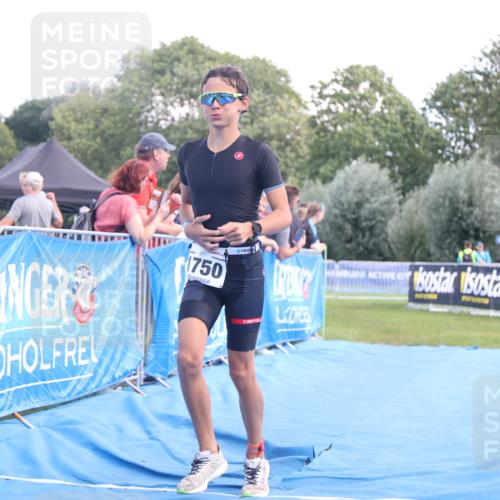 25.08.2024 - Elbe Triathlon Hamburg H.Heesch http://msf.ph/oto/6882642 25.08.2024 12:51:18 Ziel 1750 meine-sportfotos.de