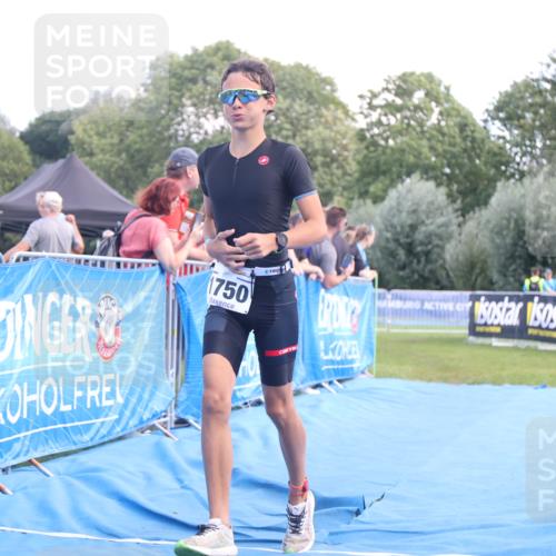 25.08.2024 - Elbe Triathlon Hamburg H.Heesch http://msf.ph/oto/6882643 25.08.2024 12:51:18 Ziel 1750 meine-sportfotos.de